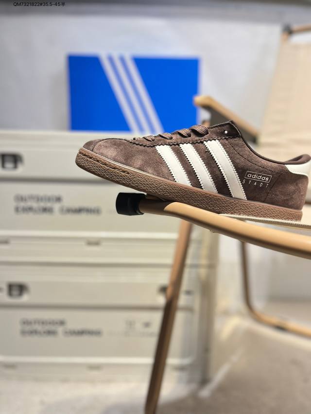 阿迪达斯 Adidas Stadt经典麂皮薄底运动板鞋 T头鞋 皮革和绒面革经典运动鞋以典藏足球鞋为灵感这款Stadt经典运动鞋植根足球传统 以别致皮革鞋面和绒