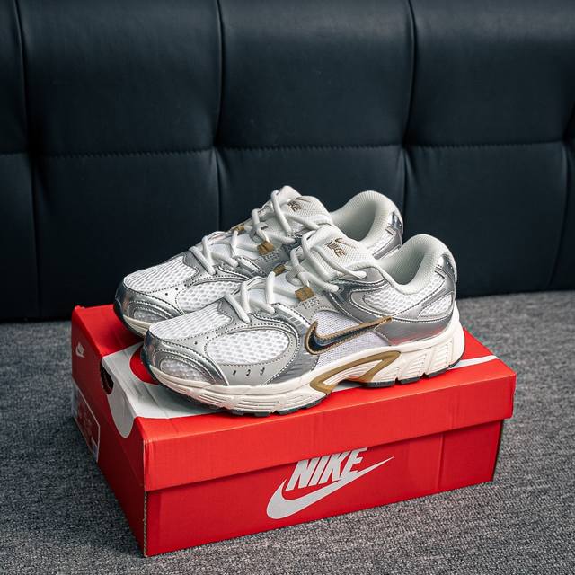 核心私 nike V5 Rnr 千禧年经典复古跑鞋 #搭载泡绵中底厚实而轻盈匠心细节巧搭立体耐克勾标志焕新演绎复古 货号 Hj5228 102 尺码 39 40
