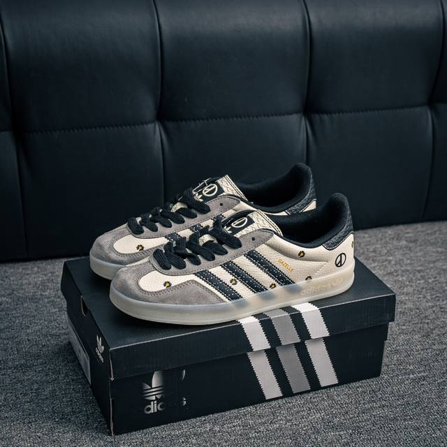 核心私 adidas Samba Og 桑巴舞街头系列德训运动板鞋 采用固色翻毛皮组合牛剖革鞋面材质 外置正确3层组合围条加厚烟胶橡胶大底 货号 Dm1234-