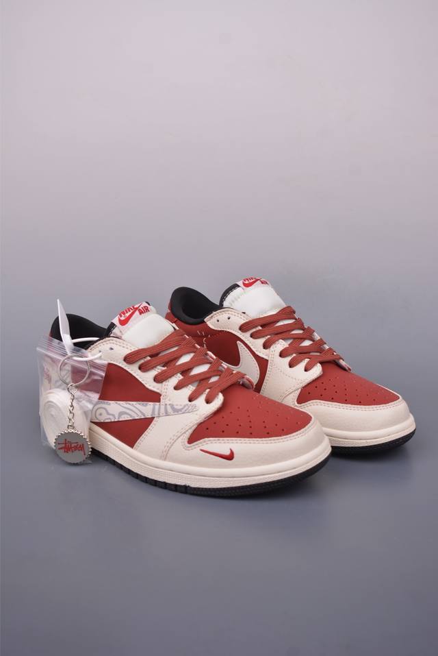 fragment X Travis Scott X 斯图西 air Jordan 1 Low 三方联名倒钩 全新的三方联名低帮倒钩鞋面延续了黑脚趾设计 整双鞋以