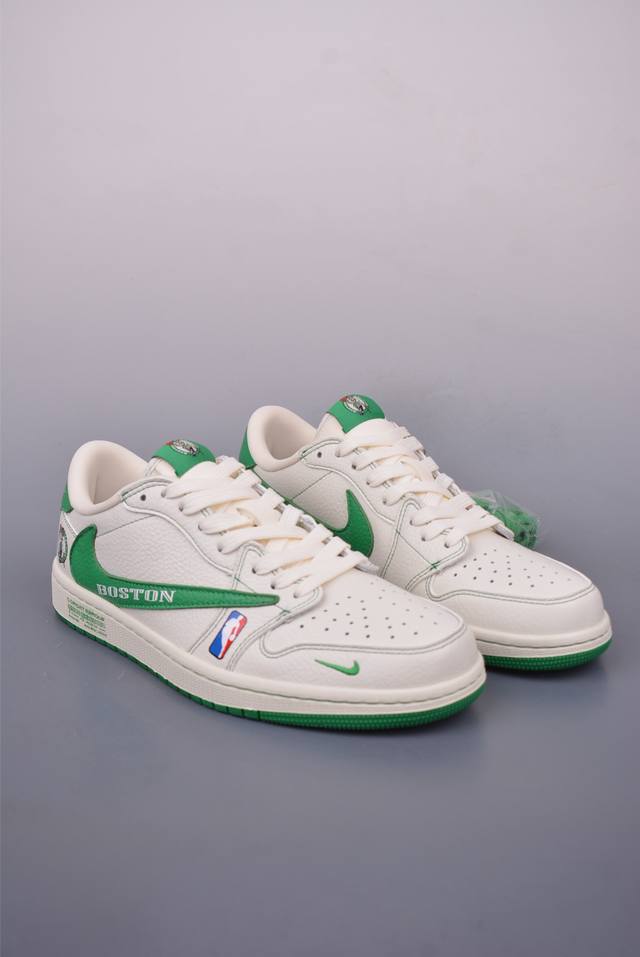 fragment X Travis Scott X Nba air Jordan 1 Low 三方联名倒钩 全新的三方联名低帮倒钩鞋面延续了黑脚趾设计 整双鞋以