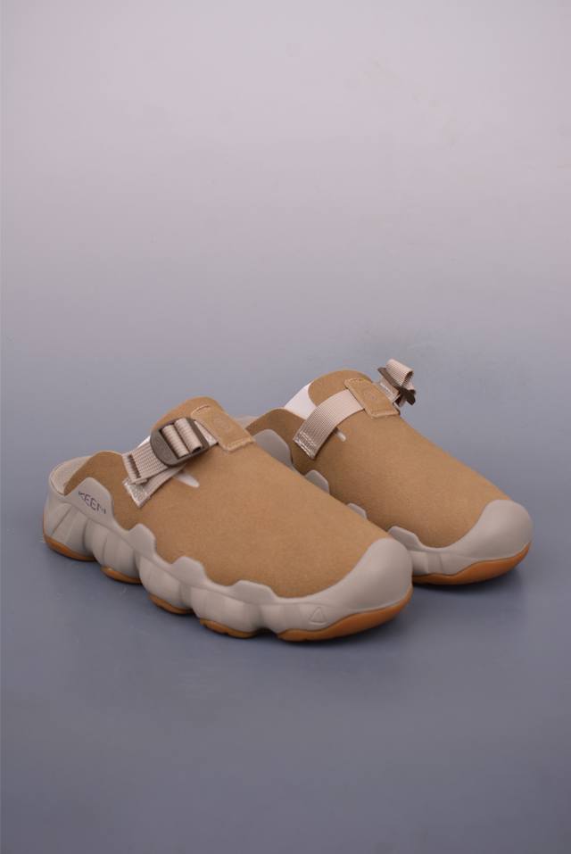 keen Hyperport Clog Leather 科恩夏季穆勒休闲半拖 采用了皮革鞋面 搭配可调节的系带系统 方便调节更加稳固 具有足弓支撑的吸震鞋垫 提