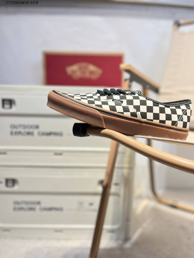 vanssk8-Low万斯范斯官方 经典复古休闲运动板鞋 高端支线原始硫化工艺 艺术来源于生活成为了Vans美学的个性潮流标志 代表着光和希望 让你变得更加明亮