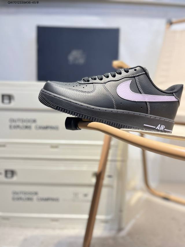 耐克 Nike Air Force 1 '07空军一号 百搭休闲运动板鞋 柔软 弹性十足的缓震性能和出色的中底设计 横跨复古与现代的外型结合 造就出风靡全球三十