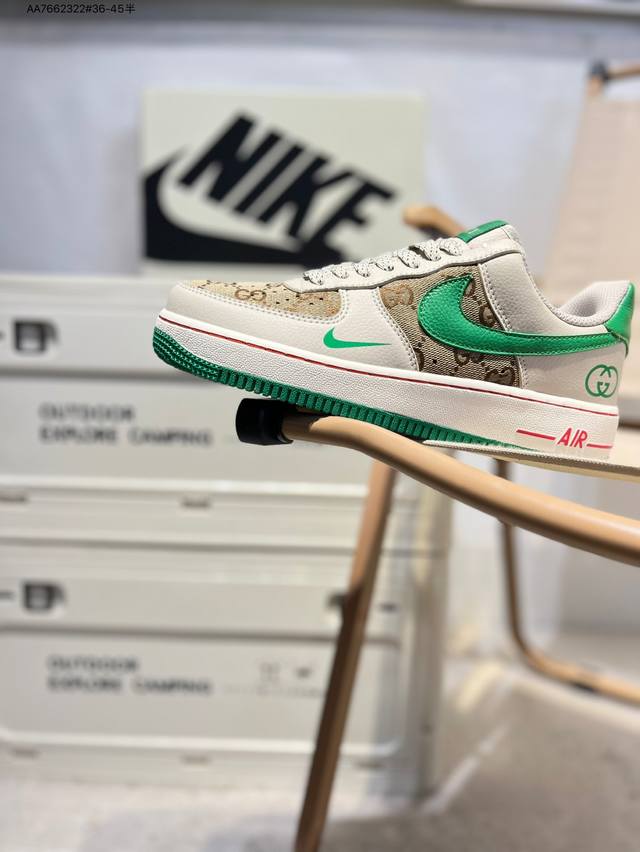 耐克 Nike Air Force 1 '07空军一号 百搭休闲运动板鞋 柔软 弹性十足的缓震性能和出色的中底设计 横跨复古与现代的外型结合 造就出风靡全球三十