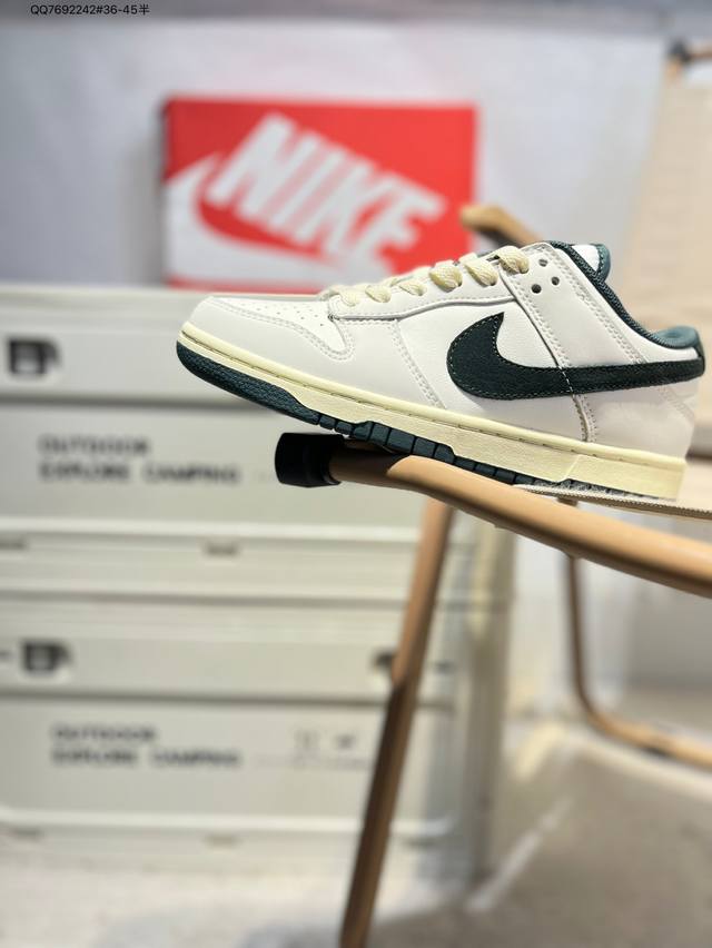 耐克Nike Dunk Low 板鞋Sb系列经典百搭休闲运动板鞋加厚鞋舌的填充 使舒适性大大提升 同时也更方便穿脱中底部分则加入了脚感柔软舒适Zoomair气垫