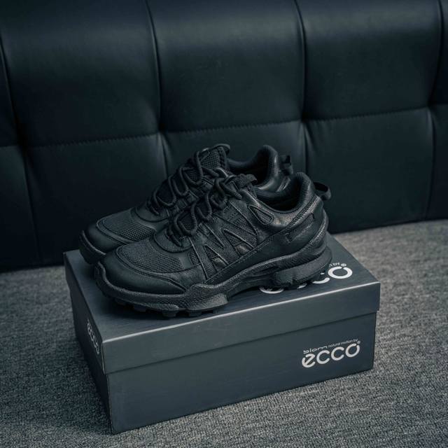 核心私 天猫同步Ecco爱步防水运动鞋 头层意大利牛皮面休闲鞋户外男鞋 健步Biomc踪迹系列 黄景瑜同款 戈尔防水薄膜内衬提供强大的透气性与防水性 有效阻隔外