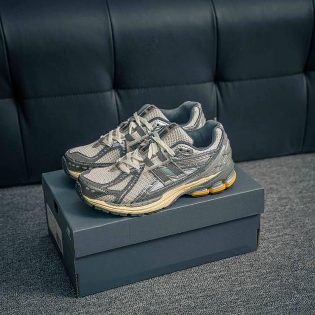 核心私 new Balance 1906系列 休闲鞋 #采用轻质牛剖革拼接透气网眼衬垫织物鞋面材质 T-Beam大底提供足步弓支撑 保持步态稳定 后跟搭载外露缓