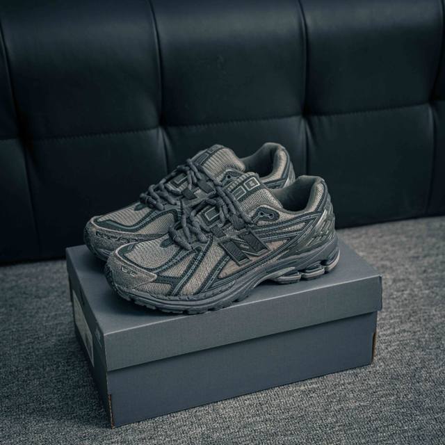 核心私 new Balance 1906系列 休闲鞋 #采用轻质牛剖革拼接透气网眼衬垫织物鞋面材质 T-Beam大底提供足步弓支撑 保持步态稳定 后跟搭载外露缓