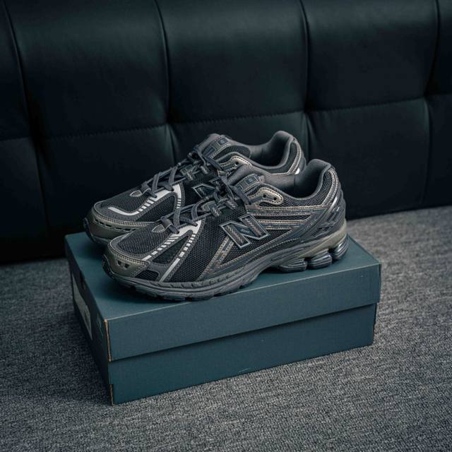 核心私 new Balance 1906系列 休闲鞋 #采用轻质牛剖革拼接透气网眼衬垫织物鞋面材质 T-Beam大底提供足步弓支撑 保持步态稳定 后跟搭载外露缓