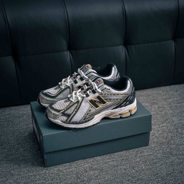 核心私 new Balance 1906系列 休闲鞋 #采用轻质牛剖革拼接透气网眼衬垫织物鞋面材质 T-Beam大底提供足步弓支撑 保持步态稳定 后跟搭载外露缓