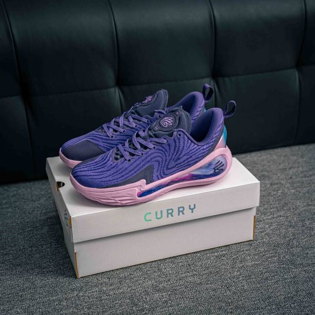 核心私 安德玛Under Armour Curry Flow 12 What The Bay 斯蒂芬 库里12代专业室内低帮文化休闲运动篮球鞋 采用绒面合成革与