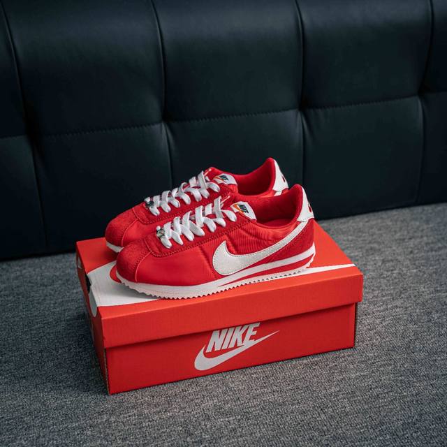 核心私 nike Classic Cortez Nylon pren 全新配色经典阿甘休闲跑步鞋 纯粹而执着的精神 使得Cortez种在了一代人的心里 无论是否