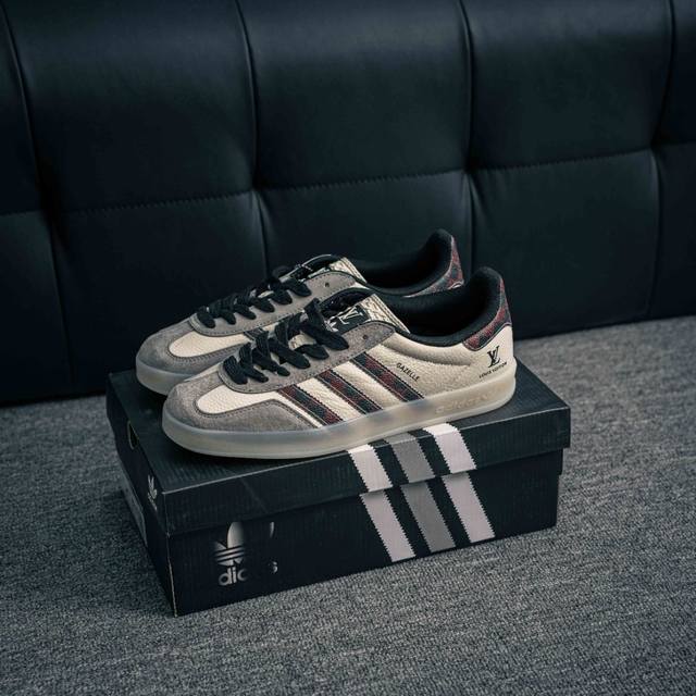 核心私 adidas Samba Og 桑巴舞街头系列德训运动板鞋 采用固色翻毛皮组合牛剖革鞋面材质 外置正确3层组合围条加厚烟胶橡胶大底 货号 Dm1234-