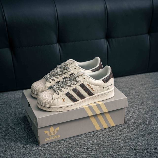 核心私 阿迪达斯Adidas三叶草 Originals Superstar贝壳头系列低帮经典百搭休闲运动板鞋 货号 Sd6803 尺码 36 36.5 37.5