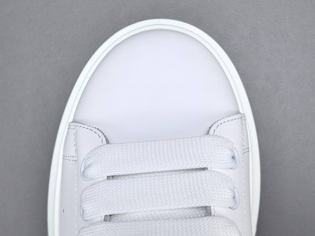渠道优势 专柜版 麦昆 白色 Alexander Mcqueen 亚历山大 麦昆 光滑小牛皮休闲板鞋 尺码 35 36 37 38 39 40 41 42 43