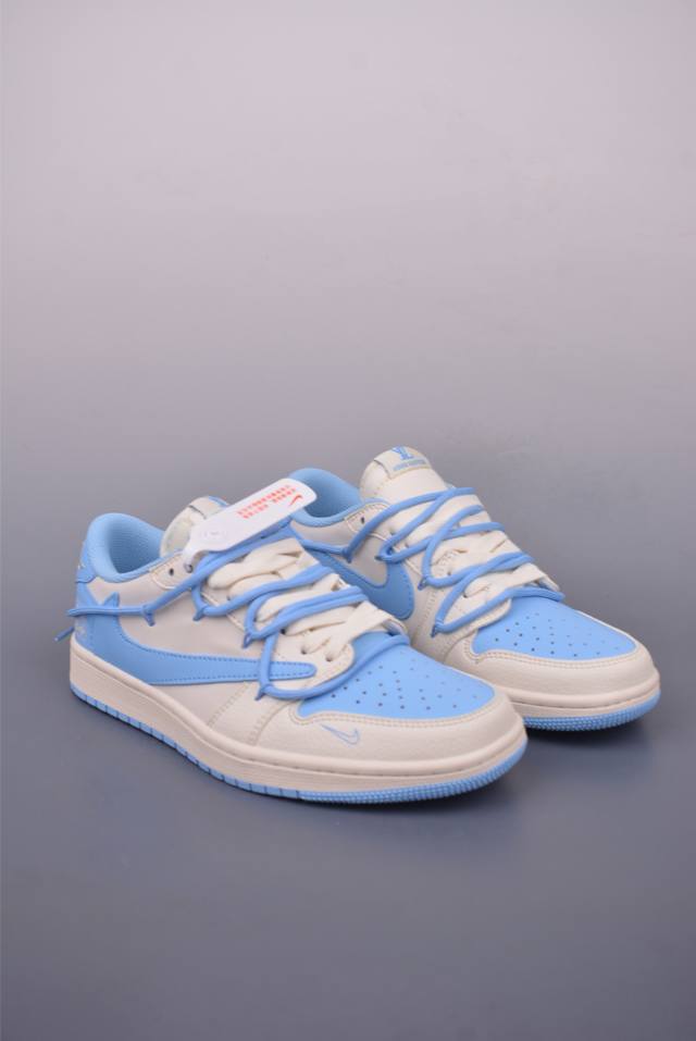 fragment X Travis Scott X Lv 绑带解构 air Jordan 1 Low 三方联名倒钩 全新的三方联名低帮倒钩鞋面延续了黑脚趾设计
