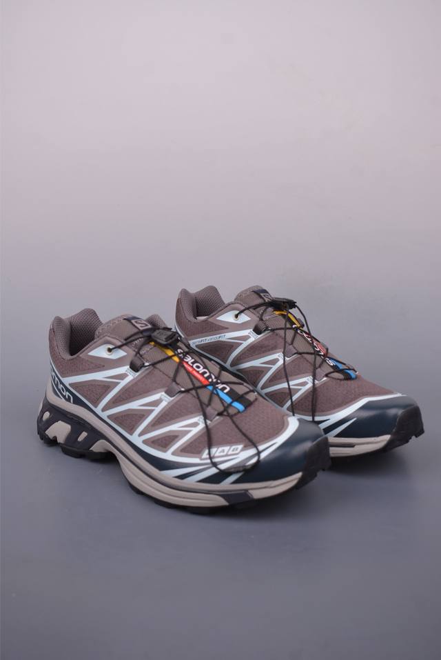 salomon萨洛蒙 Xt-6 户外运动训练鞋 实拍首发 以独特的灵感和视角 将专业运动鞋款注入了时尚元素 此次灵感来源于高海拔的放牧民族 皮革材质和雪绒花刺绣