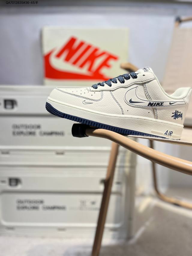 斯图西 X 耐克 Nike Air Force 1 '07空军一号 百搭休闲运动板鞋 柔软 弹性十足的缓震性能和出色的中底设计 横跨复古与现代的外型结合 造就出