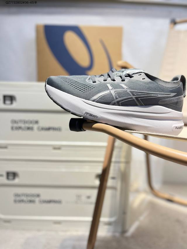 asics Gel-Kayano 31亚瑟士经典跑鞋 如今机能风和户外风吹得正劲 便是主打 Urban Outdoor机能越野风格 城市和户外场景都能轻松应对