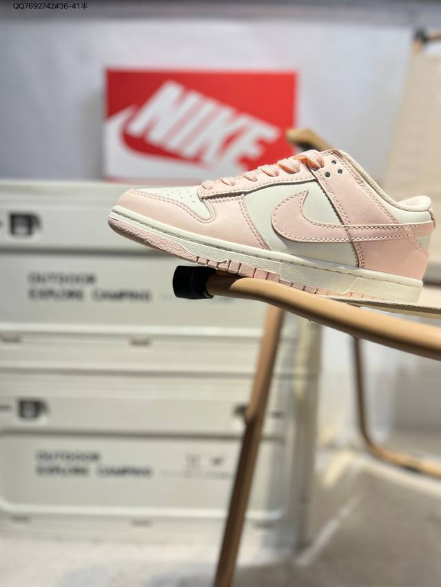 耐克Nike Dunk Low 板鞋Sb系列经典百搭休闲运动板鞋加厚鞋舌的填充 使舒适性大大提升 同时也更方便穿脱中底部分则加入了脚感柔软舒适Zoomair气垫