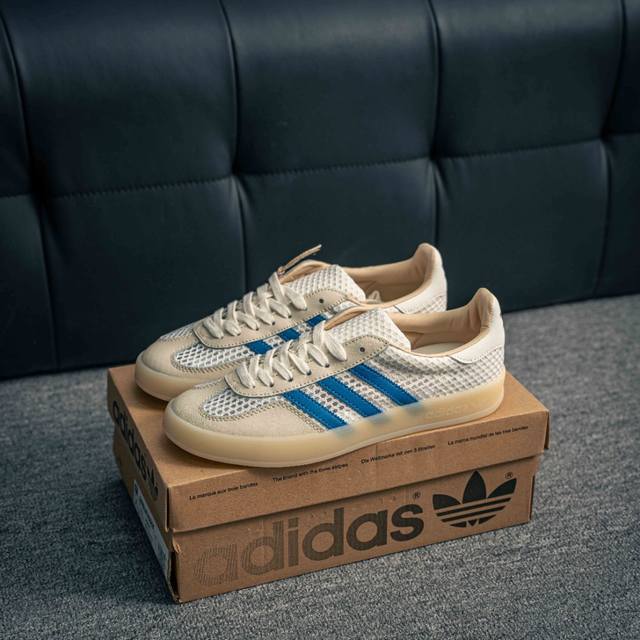 核心私 adidas Originals Gazelle Indoor 三叶草复古防滑耐磨低帮板鞋 鞋款采用柔软的绒面革和耐用的皮革衬里融合在橡胶外底上 货号