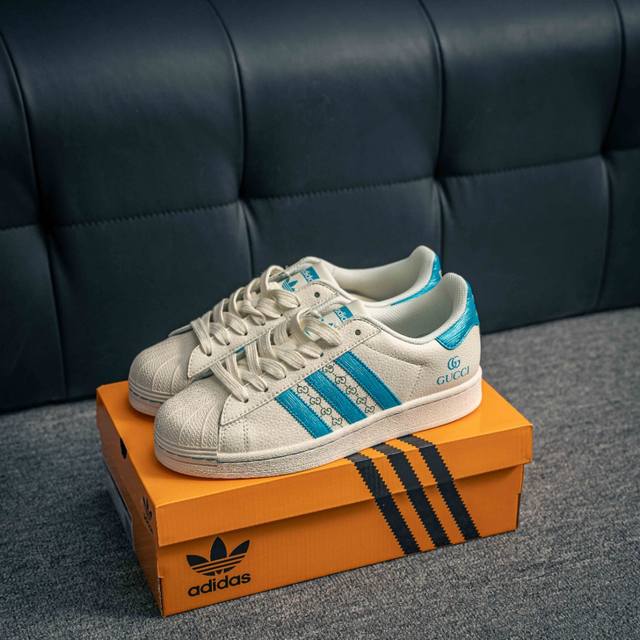 核心私 阿迪达斯Adidas三叶草 Originals Superstar贝壳头系列低帮经典百搭休闲运动板鞋 货号 Hs3072 尺码 36 36.5 37.5