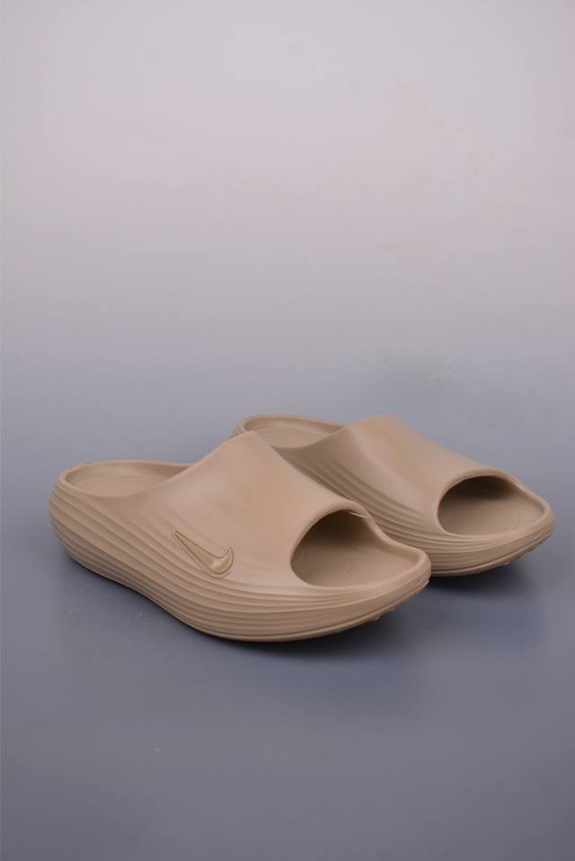 nike Reactx Rejuven8 耐克夏日穿搭凉鞋 夏季必备 采用质感柔软且出众回弹的 Reactx泡绵 缔造非凡舒适的日常穿着体验 助你保持活力 官方