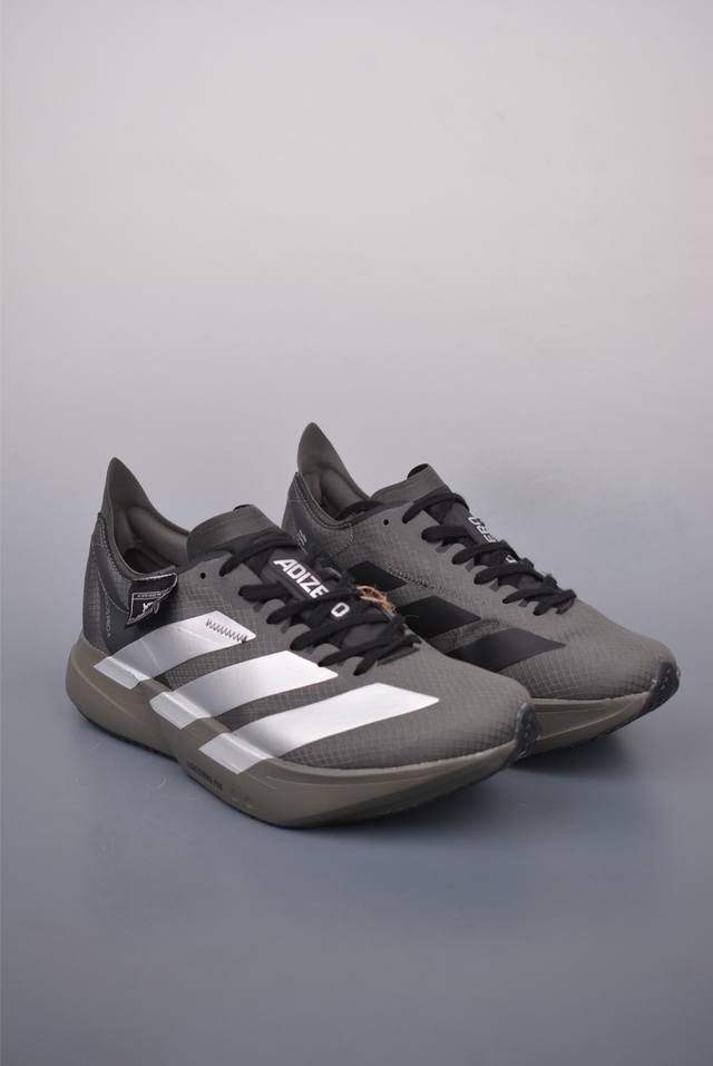y-3 Adidas Adizero pro Evo 4 M 联名款 阿迪超轻透气缓震跑鞋 全掌碳板 整体外观造型与Adizero Adios pro Evo