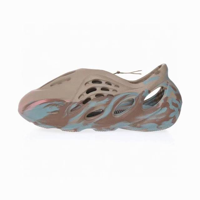 Adidas Yeezy Foam Runner Slide Stone Saget 椰子童鞋户外风格包头运动沙滩凉拖防滑洞洞跑步凉鞋 沙灰粉迷彩 Gy3970