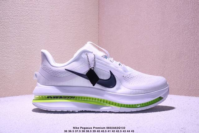 公司级Nike Pegasus Premium Atmosphere 全掌可见的Air Zoom首次在Pegasus系列中出现，模仿了Vaporfly的碳板曲线