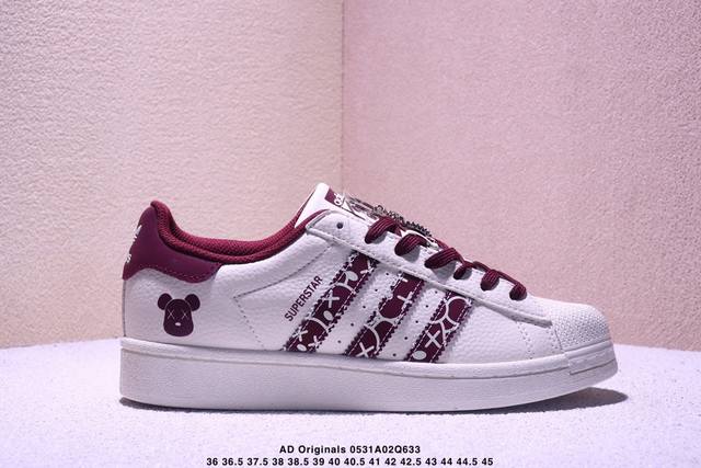 纯原 Clot X Ad Originals #贝壳头暴力熊联名限定 贴合柔软皮料白红配色 ，这双鞋的整体设计思路和风格可以说很Clot。鞋款整体选用了易穿搭的