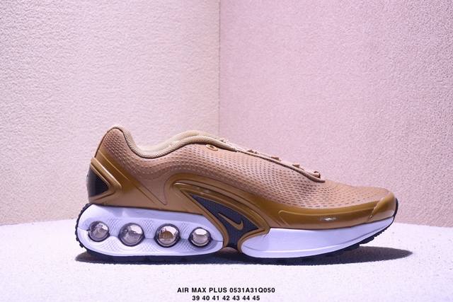 耐克Nike Air Max Plus气垫复古慢跑百搭鞋休闲运动鞋 这双鞋采用前脚掌开窗式气垫 这种设计在当时是前所未有的 鞋带孔的设计灵感来自人体肋骨 而鞋底