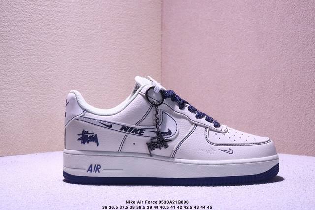 Nike Air Force 1 Low 空军一号低帮百搭休闲运动板鞋。柔软、弹性十足的缓震性能和出色的中底设计，横跨复古与现代的外型结合，造就出风靡全球三十多
