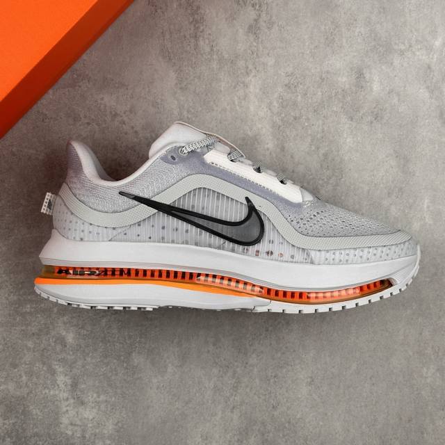 本地 核心私 2025年跑鞋王者降临，耐克推出的顶级飞马 Nike Pegasus Premium 全掌气垫 纤维气柱网面跑步鞋 灰白橙 中底三明治结构，Zoo