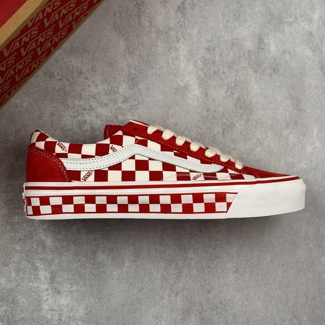 本地 核心私 万斯 Vans Sku-Skool 白红棋盘格低帮休闲帆布鞋 #采用麂皮与帆布拼接搭配，触感细腻，鞋身两侧搭配 8 盎司红白帆布，强化复古属性。并