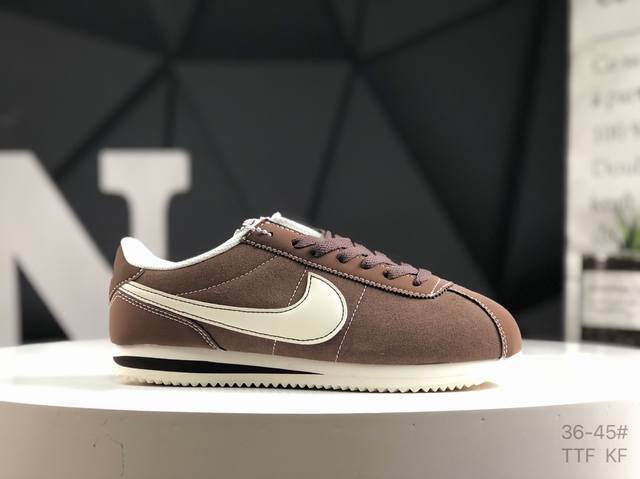 耐克 Nike Classic Cortez 全新配色 经典阿甘休闲跑步鞋 纯粹而执着的精神，使得Cortez种在了一代人的心里，无论是否喜欢它复古的鞋型，一双