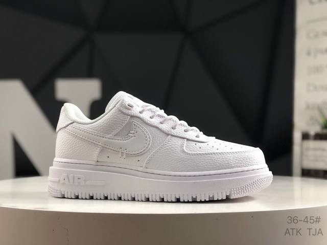 耐克 Nike Air Force 1 '07 Low 空军一号含气垫 低帮百搭厚底增高休闲运动板鞋。柔软、弹性十足的缓震性能和出色的中底设计，横跨复古与现代的