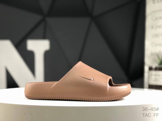 耐克 Nk Calm Slide 卡尔姆系列厚底泡棉椰子风休闲运动凉拖鞋 Fd4116 拖鞋采用出众回弹的柔软泡绵 质感轻盈 易于搭配 轻松收纳 匠心设计 打造