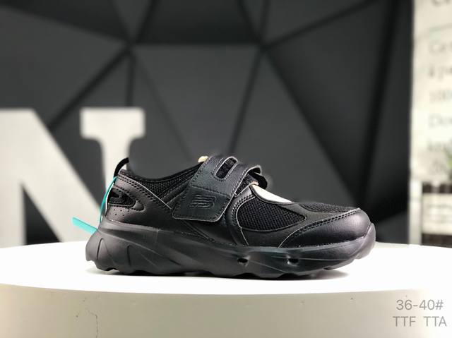 随着潮流风向的转变，玛丽珍鞋赛道成为各大球鞋品牌竞相角逐的热门领域，这无疑为我们带来了更多样化的选择空间。这不，就在近日，New Balance 宣布将再度推出