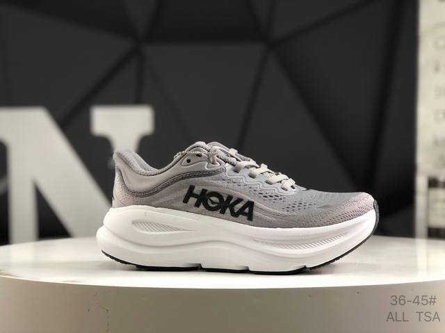 Hoka M Bondi 9全新配色 这个品牌来自于新西兰的毛利语，Hoka表示大地，One One表示飞越，连起来就是飞越地平线，One One不是读作“万万