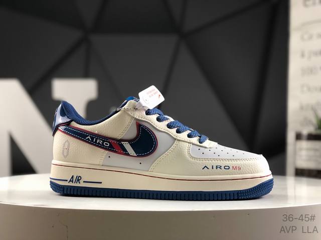 公司级带半码 耐克 Nike Air Force 1 ’07 空军一号低帮百搭休闲运动板鞋。柔软、弹性十足的缓震性能和出色的中底设计，横跨复古与现代的外型结合，