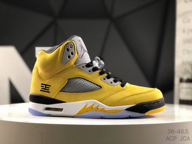 乔丹 Air Jordan 5 X Off White 联名款 Aj5 Ow 乔丹5代篮球鞋 整体造型既沿袭了清爽的奶黄 “Sail” 配色，又将元年 Og 气