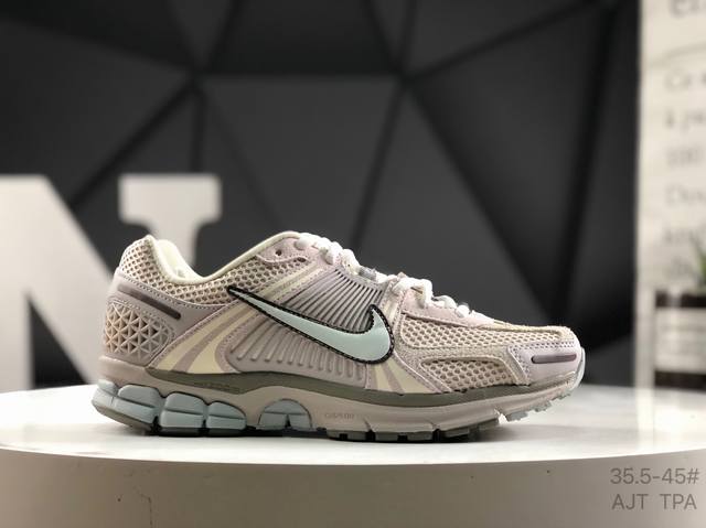 公司级带半码 耐克 Nike Zoom Vomero Roam 5 Roam 复古跑五代休闲运动慢跑鞋 简洁设计 功能性强 防水防撕裂鞋面 鞋带也改成了束绳设计