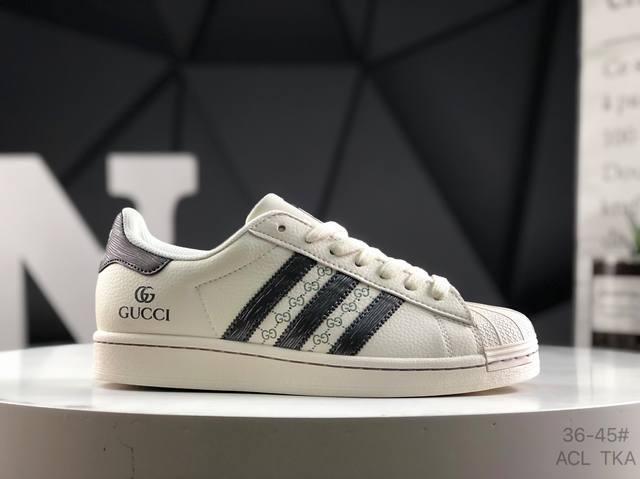 阿迪达斯 Adidas Superstar 2025年新款鞋子 新款经典贝壳头系列 新款休闲板鞋潮流男女士运动鞋 。鞋面柔软皮革拼接材质 标志性的贝壳鞋头，简约