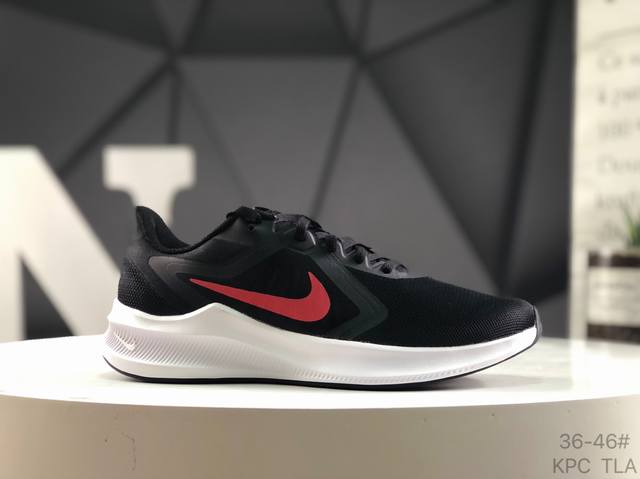 耐克 Nike Air Zoom Pegasus 10 登月10跑鞋 全掌Phylon泡棉中底，造就轻盈脚感和回弹缓震性能，高灵敏回弹加上无可比拟的柔软感，畅享