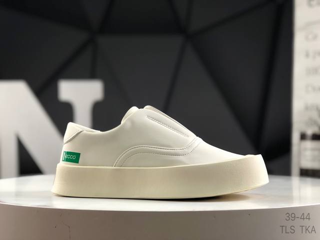 Ecco 爱步 ，经典和现代工艺品质融合 精选小牛皮面料 百搭休闲板鞋 尺码；39-44 Tls Tka