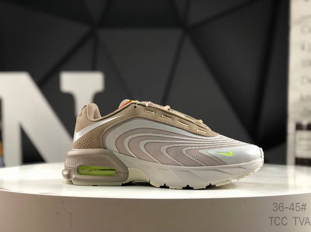 耐克 Nike Air Max Fire 后掌气垫 缓震运动跑鞋 Dn8的核心亮点在于其八腔气垫结构 根据不同部位设定的气压值专为行走设计提供卓越的舒适感 鞋面