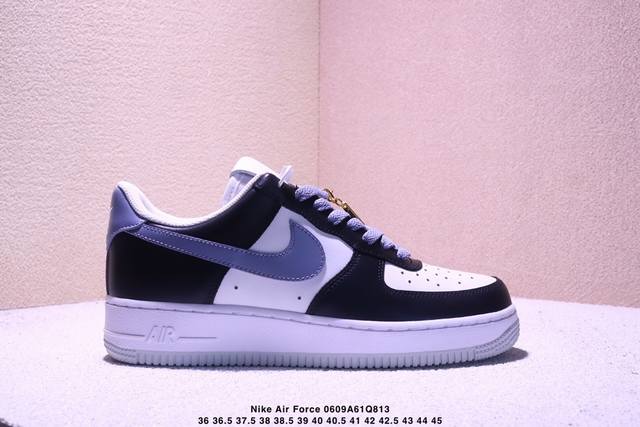 公司级耐克Nike Air Force 1“07空军一号低帮百搭休闲运动板鞋。柔软、弹性十足的缓震性能和出色的中底设计，横跨复古与现代的外结合，造就出风靡全球三