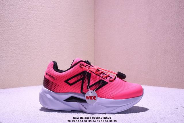 New Balance 新百伦 童鞋版本上线，潮爹潮妈追寻的单品，采用反绒超纤皮及透气网织布料拼接鞋面材质，中底高弹Eva发泡材质加持防滑橡胶外底Nb新百伦Ne